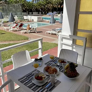 https://pretty-pool-view-holiday-home.in-canary-islands.com